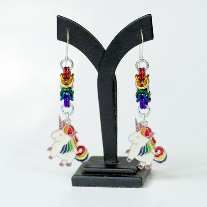 Chainmail earrings: Rainbow Unicorn